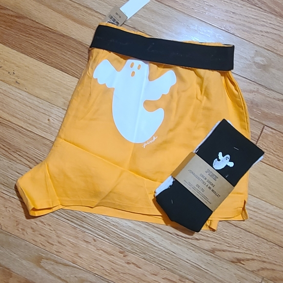 VS PINK Halloween 🎃 FLANNEL BOXY PAJAMA SHORT and Crew Socks